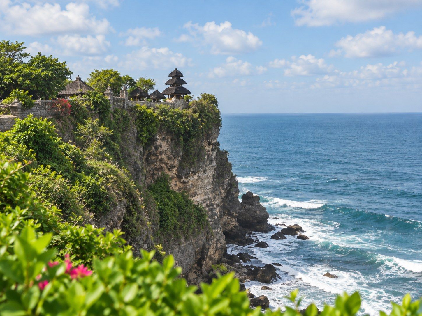 Pura Luhur Uluwatu na krečnjačkoj litici iznad Indijskog okeana